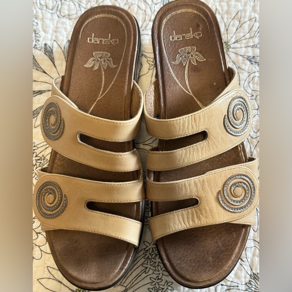 Dansko. Leather sandals with a wedge sole. Excellent condition.